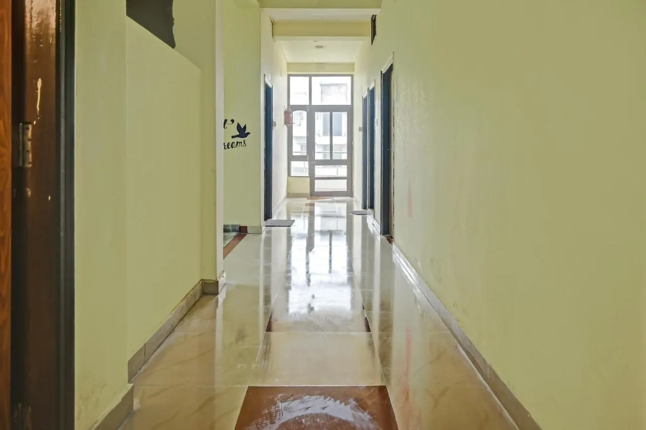 ורנאסי Oyo 7498 Hotel Aparajita
