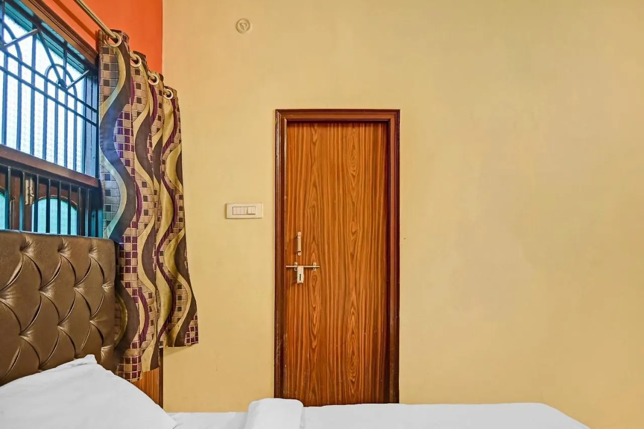 ורנאסי Oyo 7498 Hotel Aparajita 3*,