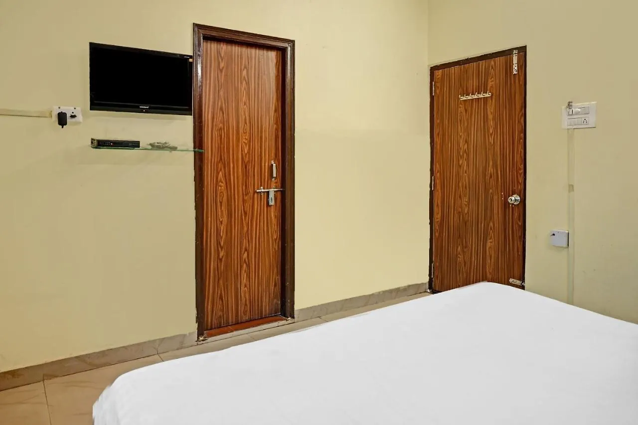 ורנאסי Oyo 7498 Hotel Aparajita 3*,  הודו