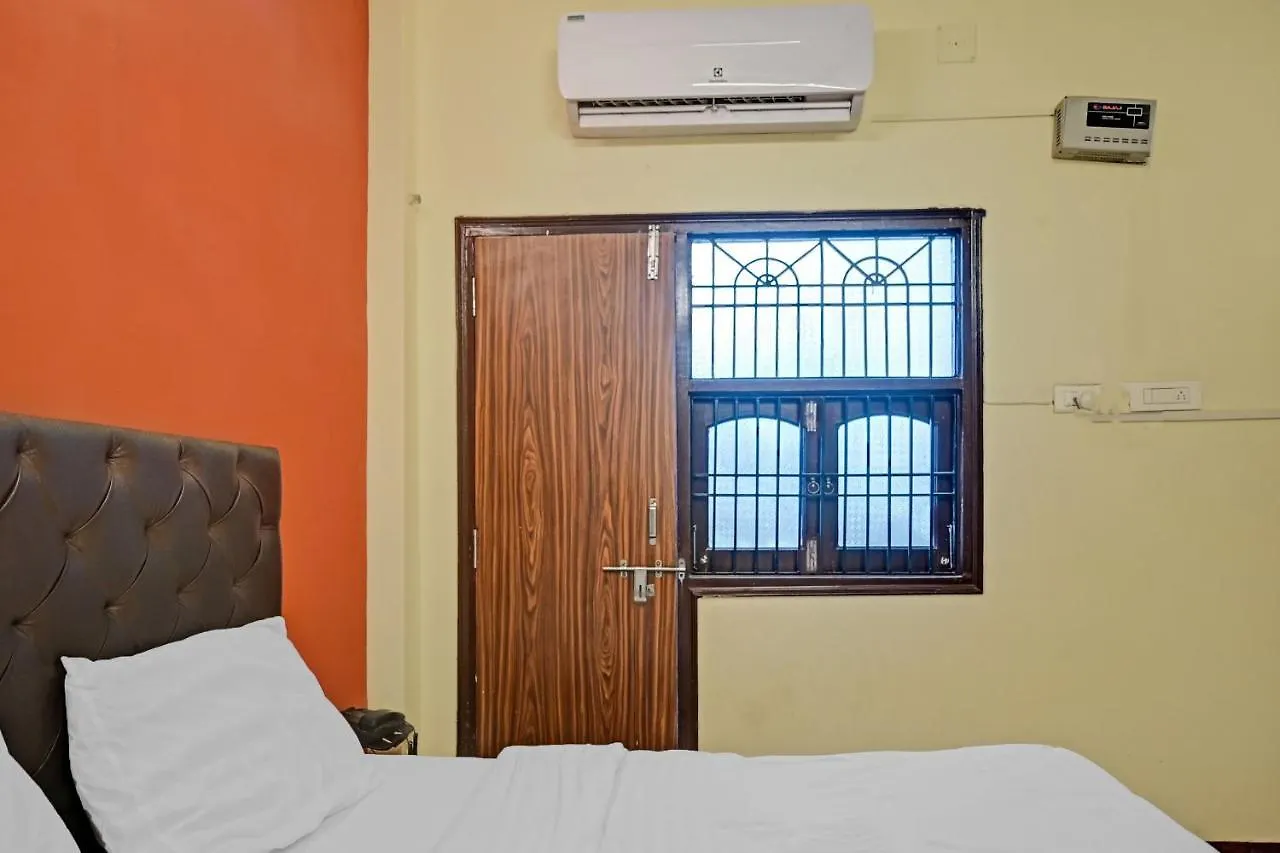 ורנאסי Oyo 7498 Hotel Aparajita