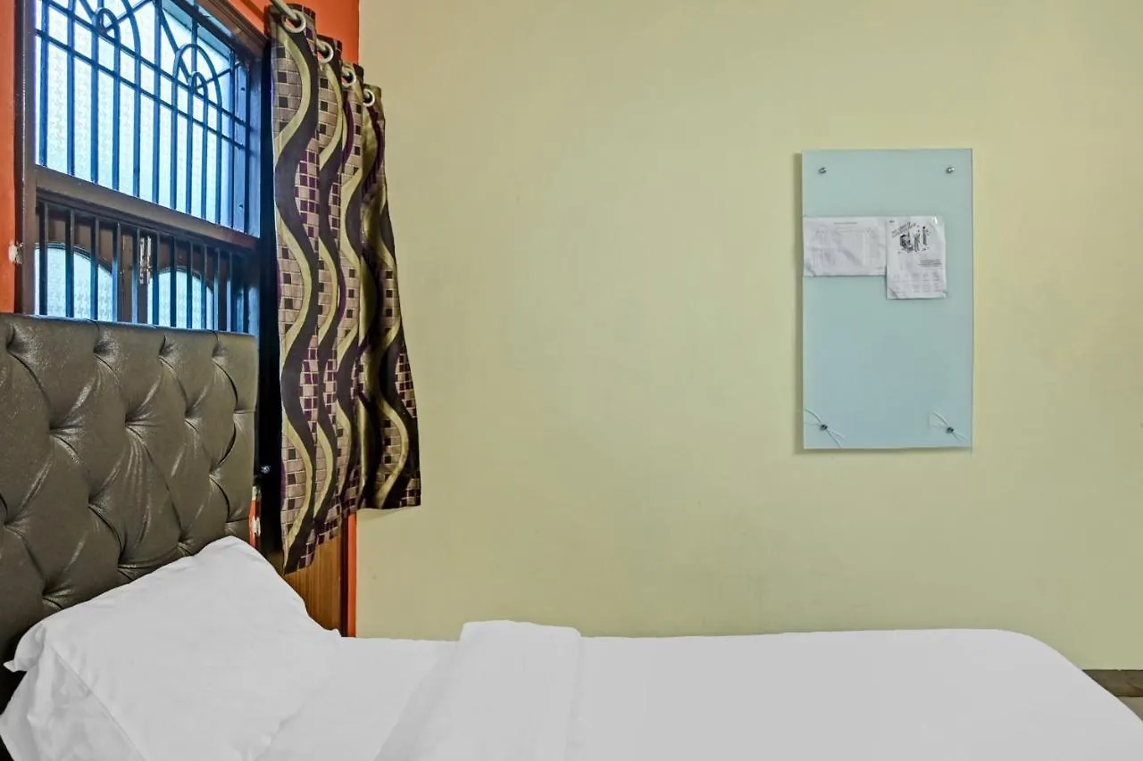 ורנאסי Oyo 7498 Hotel Aparajita