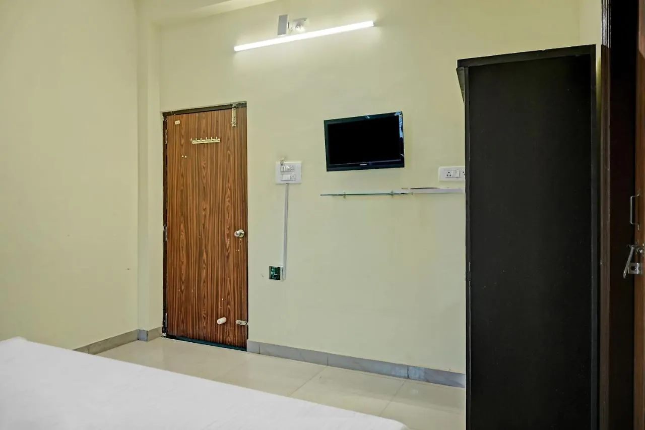 ורנאסי Oyo 7498 Hotel Aparajita